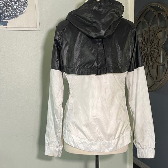 Nike Women's Two-Tone Hooded Utility Jacket - Picture 4 of 6